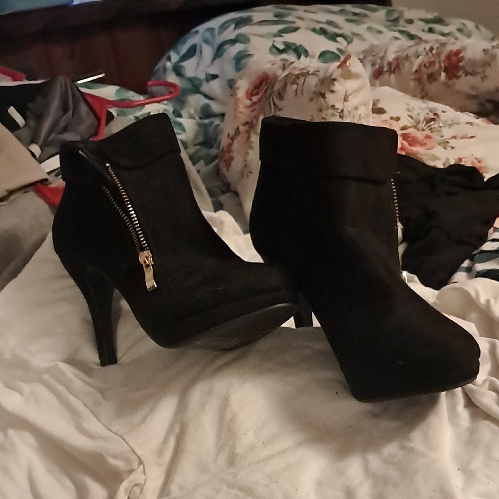 Elegant Black Ankle Boots